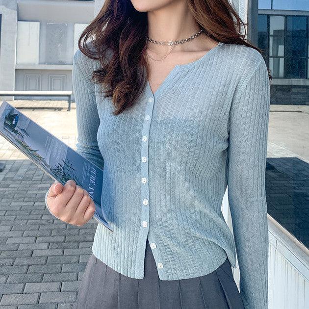 How to wear a blue cardigan in the office?